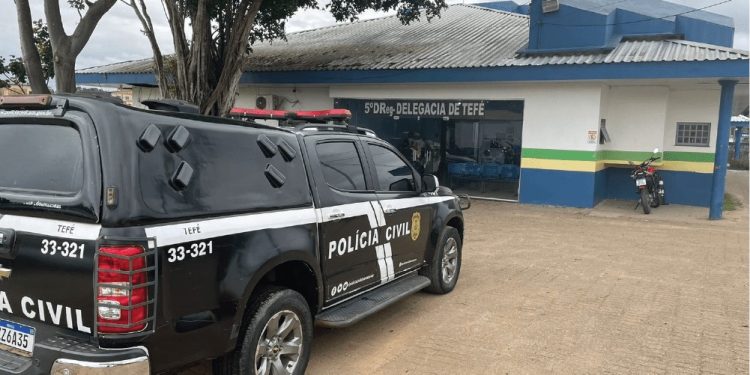 Matou o pai e fugiu para o mato, em Tefé.