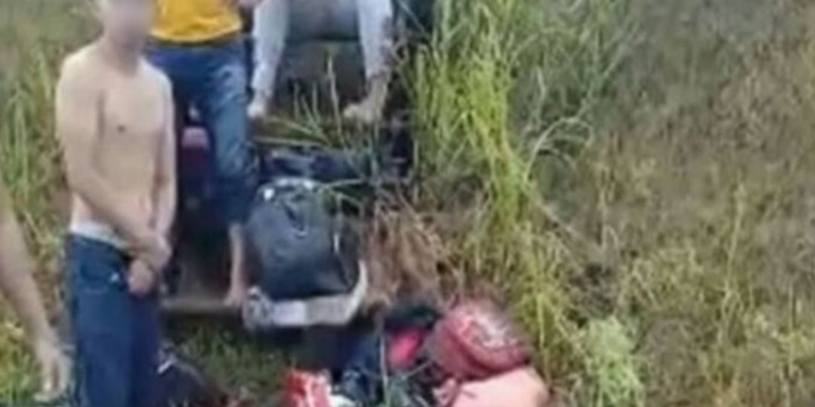 Lancha com passageiros naufraga após bater em tronco no Amazonas
