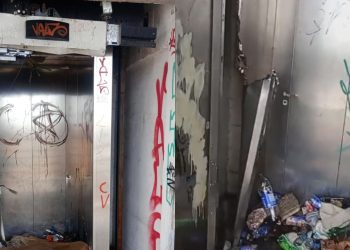 "Levaram tudo": Drogadinhos quebram elevador de passarela na Max Teixeira