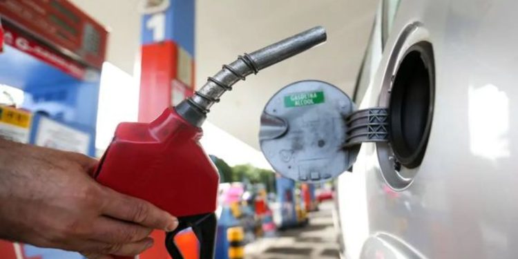 Prepare o bolso: gasolina fica mais cara a partir deste sábado
