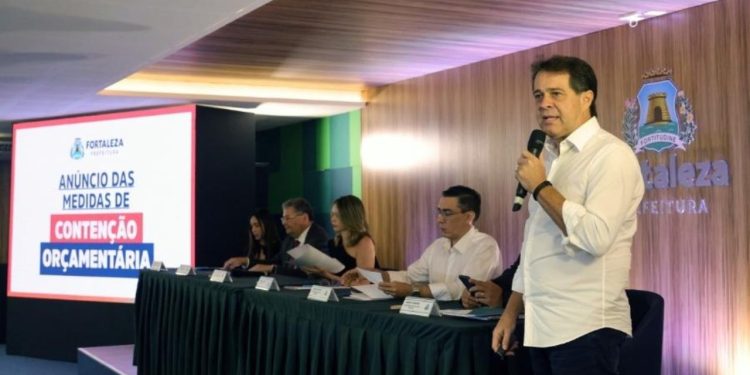 Prefeito de Fortaleza reduz próprio salário, da vice e dos secretários