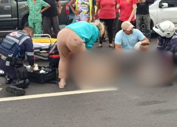 Idosa quebra a perna e os dentes após ser atropelada por moto no Tancredo Neves