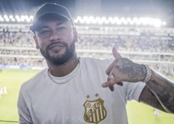 Neymar irá usar camisa 10 de Pelé no Santos e tem data e local para ser apresentado