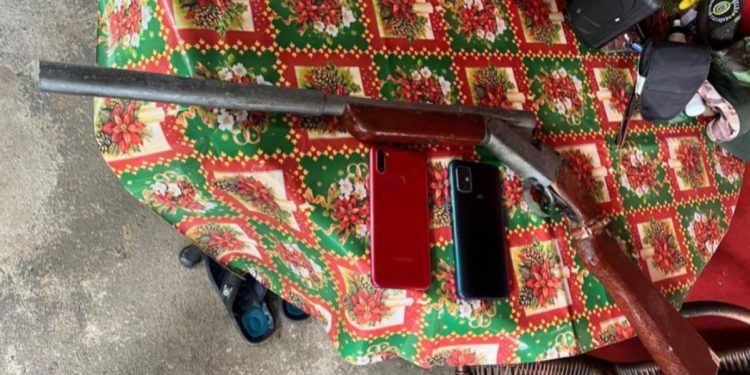 Polícia descobre que adolescente foi induzida a fazer ataques com espingarda