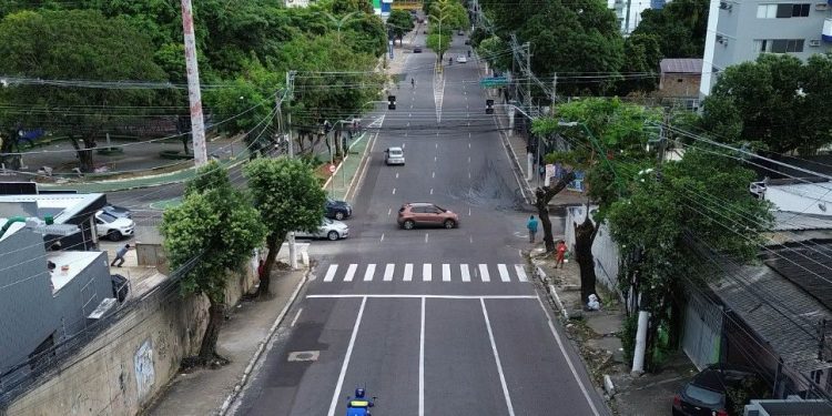 Sinalização nova, no bairro Adrianópolis