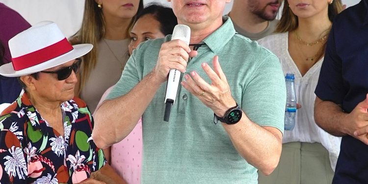 Não aprova! David Almeida pede desculpas pela forma que ambulante foi tratada