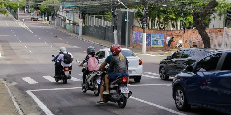 Novo semáforo começa a operar neste domingo na Av. Umberto Calderaro