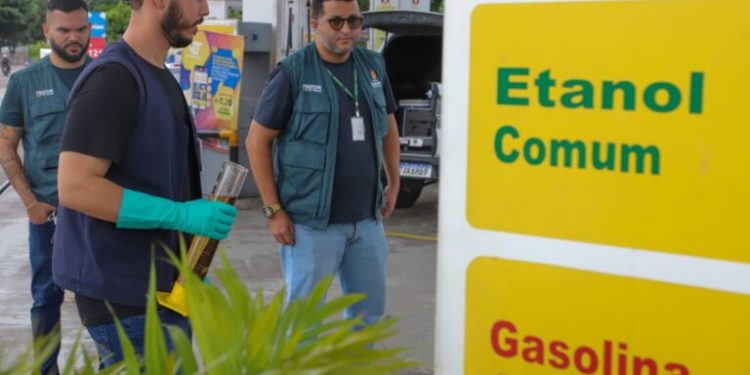 Procon Manaus verifica preços e qualidade dos combustíveis