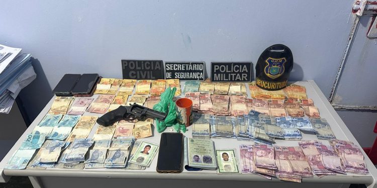 Deu ruim! Trio é preso com drogas e armas
