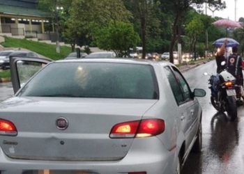 Acidente trava Avenida Rodrigo Otávio e deixa motociclista ferido