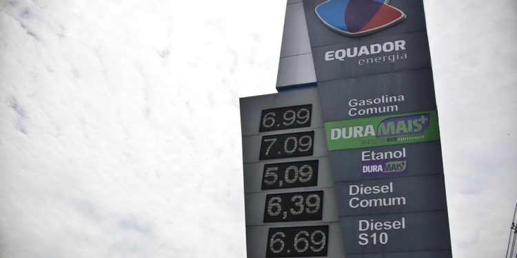 Seguraaaaaa peão!!! Gasolina aumenta, de novo, em Manaus