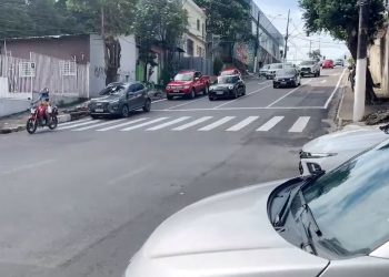 Novo semáforo é instalado no cruzamento das avenidas Umberto Calderaro e Belo Horizonte para melhora