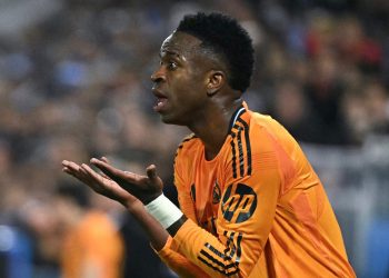 Vini Jr e Modric brigam em vitória do Real Madrid na Copa do Rei