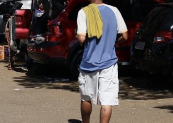 Acabou a farra nos estacionamentos; chega de barulheira na noite; Isa já está noutra; na base do Mixto Quente.