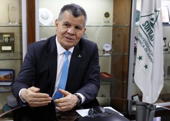 Melhor idade é tudo; fusão virou infusão; Manaus não é para amadores; finalmente, o asfalto na BR -319; Dama de Ferro vai longe