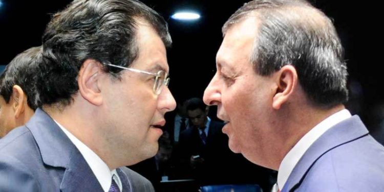 Regabofe para senadores e recado velado; Plínio e Wilson barrados no baile pegam o beco