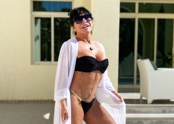 Gretchen estreia como rainha de bateria pelada