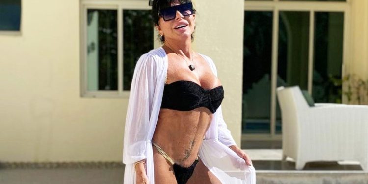 Gretchen estreia como rainha de bateria pelada