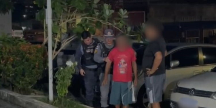 Usuária de drogas é atacada a tesouradas