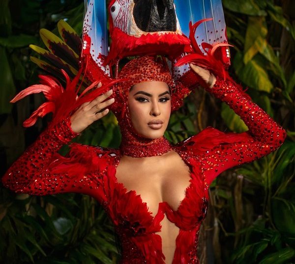 Isabelle Nogueira é musa da Grande Rio