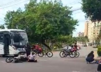 Colisão deixa três feridos na Av. Humberto Calderaro