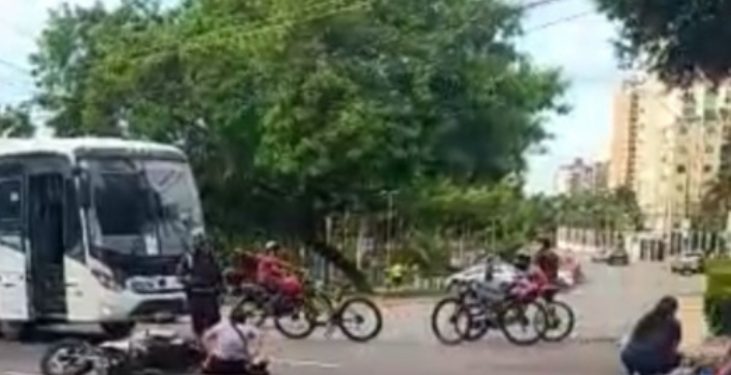 Colisão deixa três feridos na Av. Humberto Calderaro