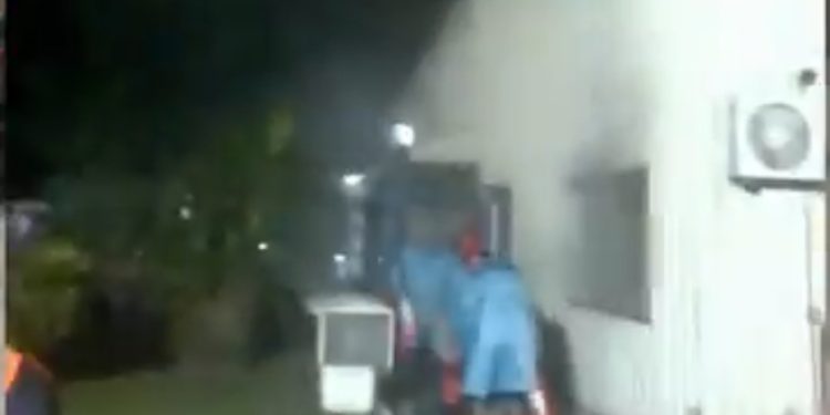 Veja o vídeo. Princípio de incêndio assusta trabalhadores de empresa do distrito