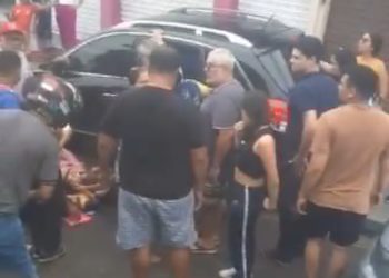 Motora perde o controle e atropela mãe e filho