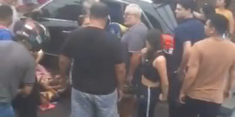 Motora perde o controle e atropela mãe e filho