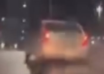 Vídeo. Carro quase capota do viaduto de Flores