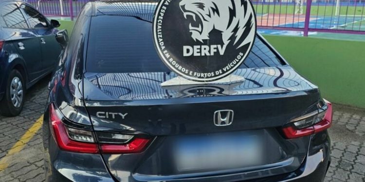 Ex-funcionários enganavam dono de concessionária. Furtavam carros e revendiam