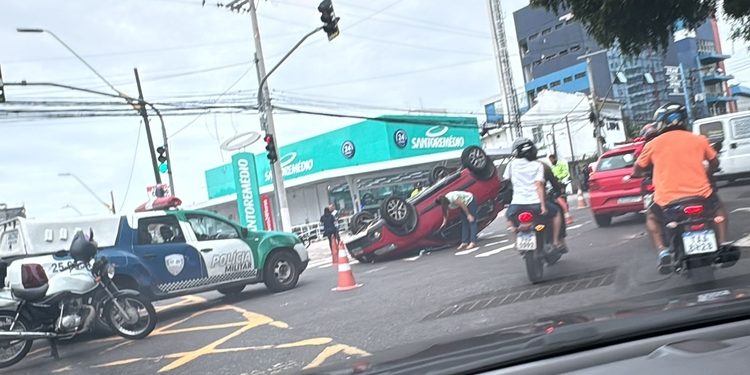 Capotou no Centro de Manaus