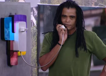 Diogo atende o Big Fone e está no paredão