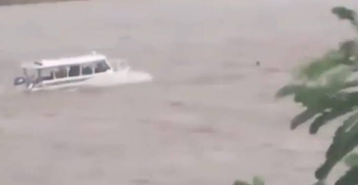 Professor segue desaparecido após naufrágio; buscas continuam