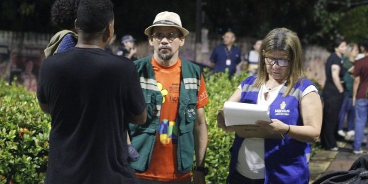 Exploração infantil – Treze crianças usadas em semáforos são resgatadas em Manaus