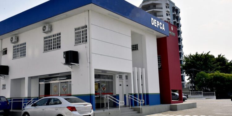 Pai e madrasta obrigavam adolescente de 14 anos a se prostituir