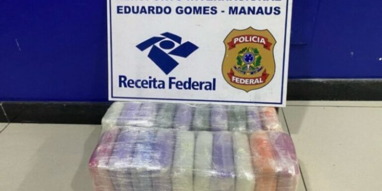Mula é presa em flagrante com 22,9 kg de “supermaconha” no aeroporto