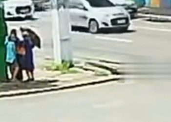 Novinhas do crime roubam aposentadoria de idosa. Veja o vídeo.