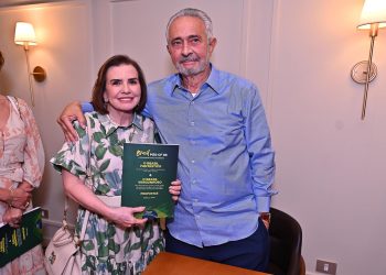Lançamento do livro Brasil Pós-CF 88. Yara Lins, prestigia o autor Samuel Hanan