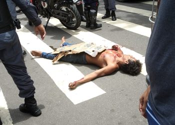 Vídeo. Morto no meio da rua no Coroado