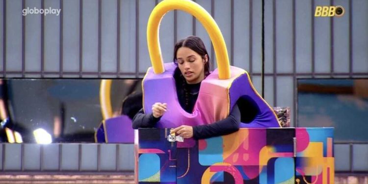 Eva passa de 10 horas no “Monstro Cadeado”