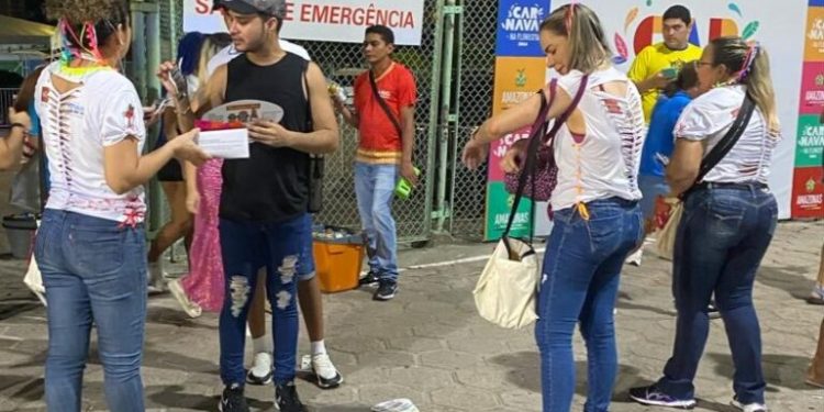 Melhor prevenir – Equipes da Semsa realizam ações de prevenção ao HIV/Aids e oferta do PrEP no sambódromo