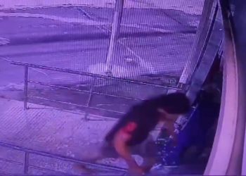 Queria leitinho! Homem arromba drogaria e furta caixa de leite. Veja o vídeo