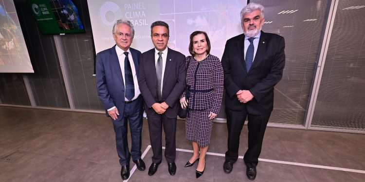 Presidente do TCE-AM participa do lançamento do Painel ClimaBrasil em Brasília