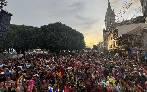 Toda a mulherada entrou na Bica