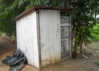 Virou Pirata da Montilla – Foi brechar a vizinha e teve o olho furado com espeto