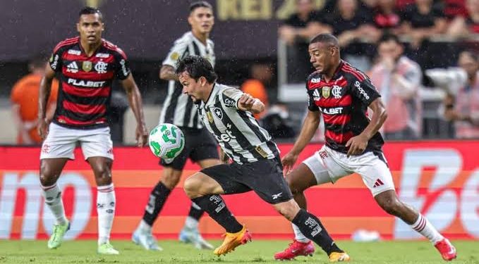 Flamengo vence o Botafogo e assume a ponta