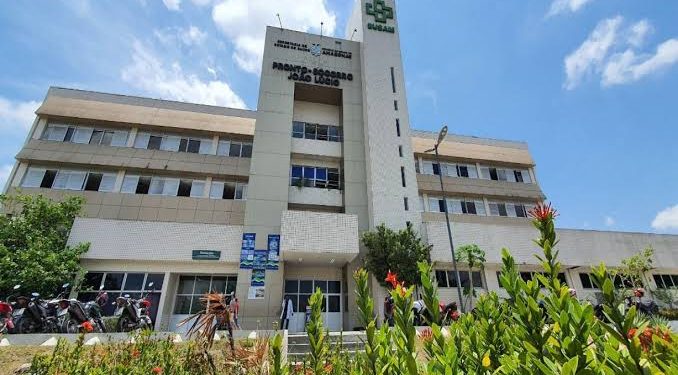Esfaqueada durante assalto a ônibus