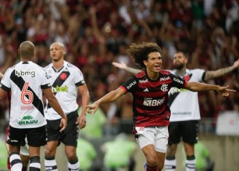 Flamengo domina o Vasco e vence clássico do Campeonato Carioca
