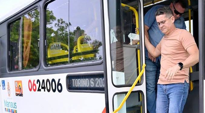 David Almeida recorre da decisão judicial que suspendeu reajuste da tarifa de ônibus
